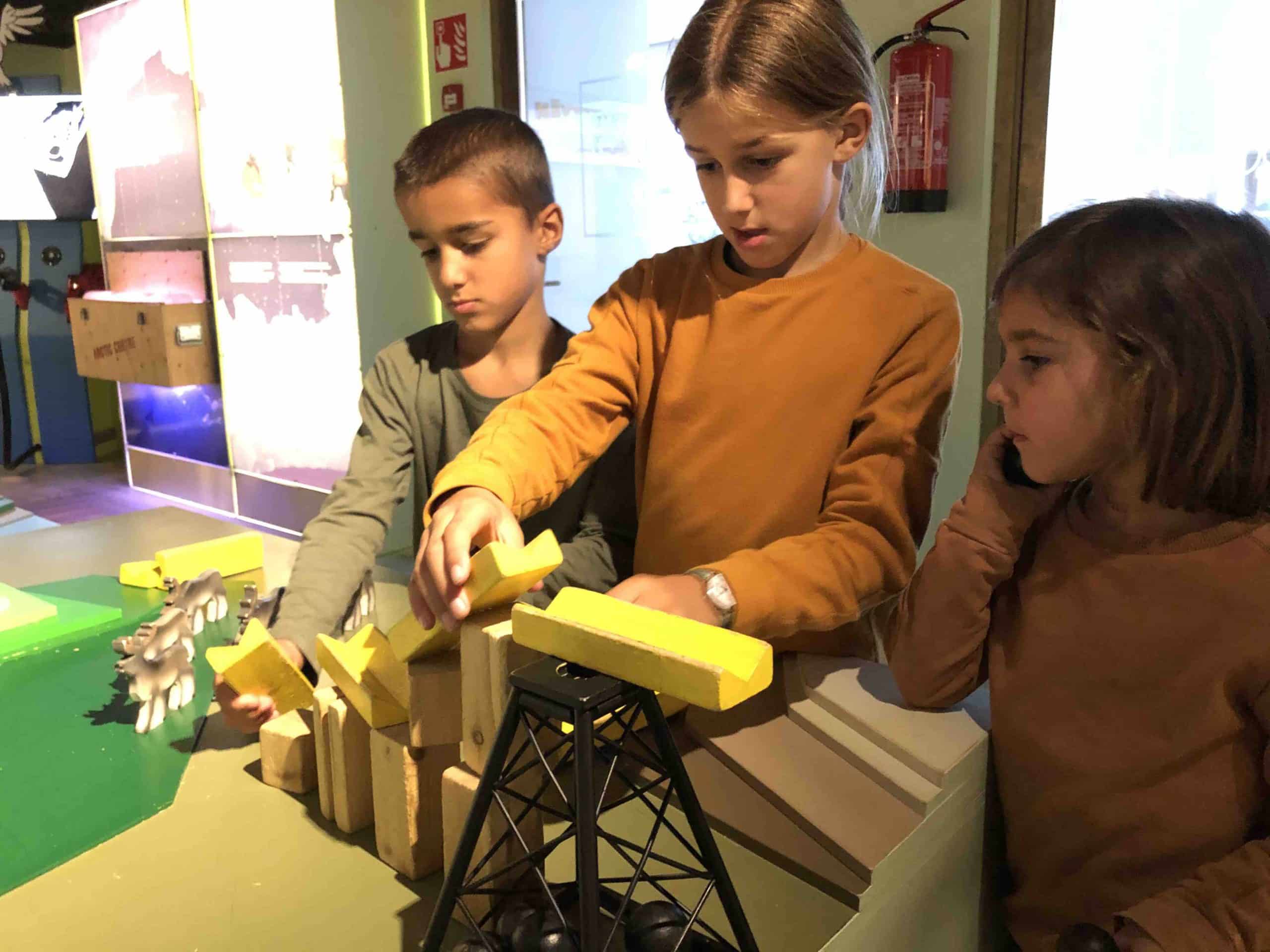 Kids museums with science experiment