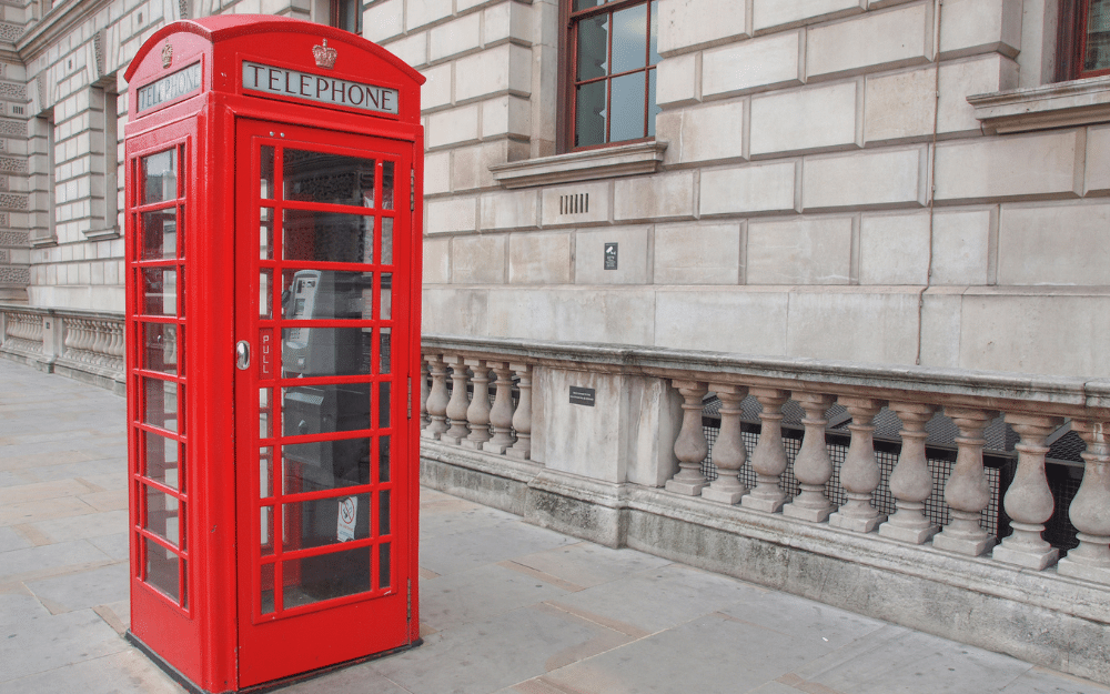 Picture of the red telephone booth in London